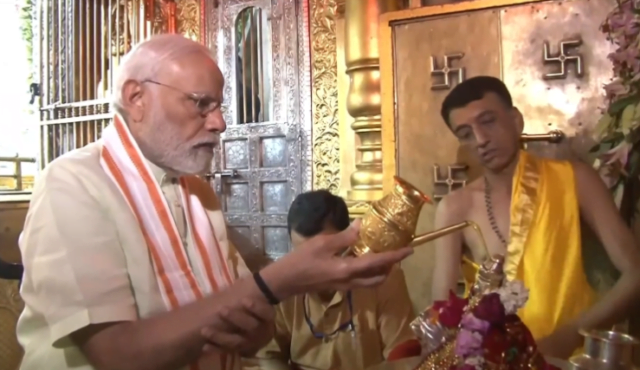 प्रधानमंत्री मोदी ने गुजरात के अंबाजी मंदिर में पूजा-अर्चना की