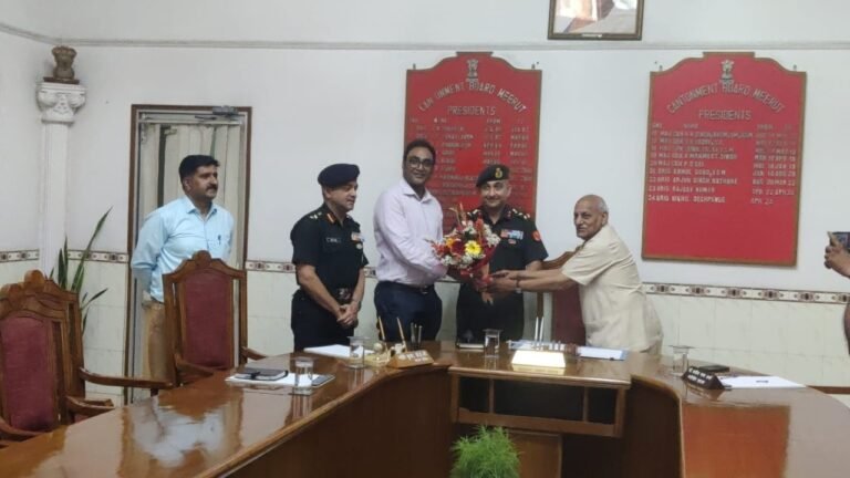 मेरठ: कैंट बोर्ड आफिस पहुंचकर ब्रिगेडियर निखिल देशपांडे ने संभाला कार्यभार
