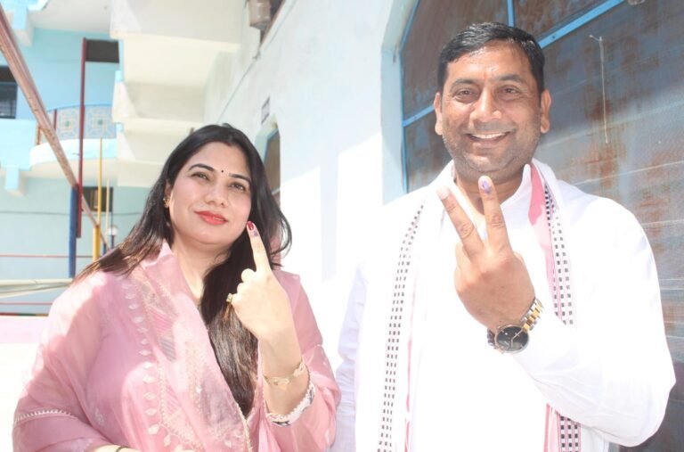 ऊर्जा राज्यमंत्री डा0 सोमेंद्र तोमर ने किया मतदान