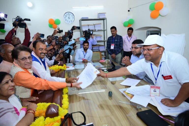 भाजपा प्रत्याशी अरुण गोविल ने पर्चा भरा