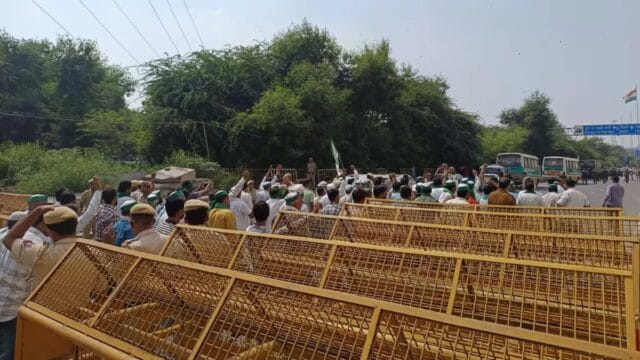 Farmers broke the barrier and entered Delhi