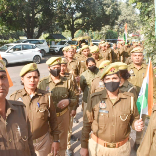 पीआरडी ने उठाई समान काम-समान वेतन की मांग, मेरठ कमिश्नरी पर किया प्रदर्शन