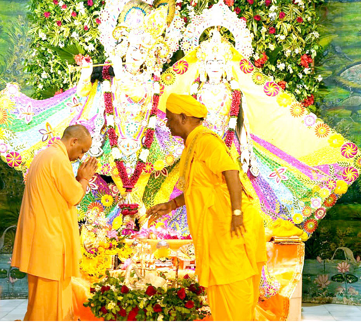 मुख्यमंत्री ने श्री कृष्ण जन्मभूमि मंदिर में की पूजा-अर्चना