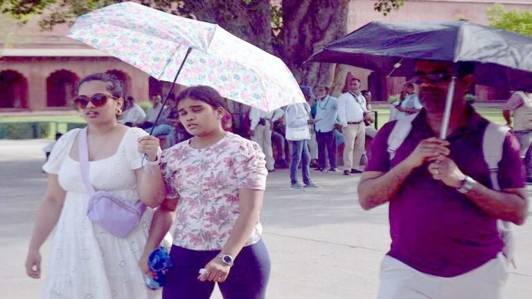 UP Weather: प्रदेश में कहीं बारिश तो कहीं धूप, मौसम का उतार-चढ़ाव जारी