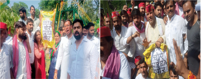 सपाइयों ने नारे लगाकर मेरठ कमिश्नरी पर किया प्रदर्शन