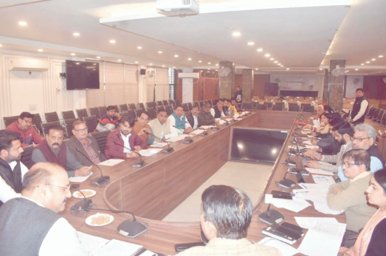 सहयोग देकर समय से पूरा कराएं एसआईआर सर्वे: डीएम डा वीके सिंह