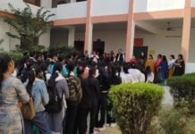 भगवती कॉलेज ने विस्फोट में मारे गए लोगों को श्रद्धांजलि दी