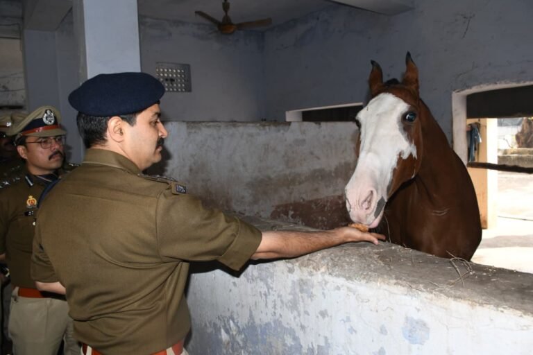 डीआईजी ने पुलिस लाइन का निरीक्षण किया, कमियों पर नसीहत दी