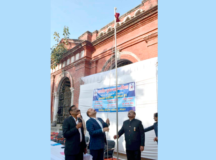 Meerut DM hoisted the flag on Civil Defence Foundation Day