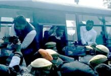 लखनऊ में सपा कार्यकर्ता हिरासत में लिए गए