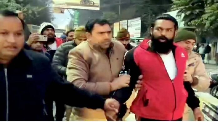 M Nagar Sapa Jila Adhyaksh ko peeta