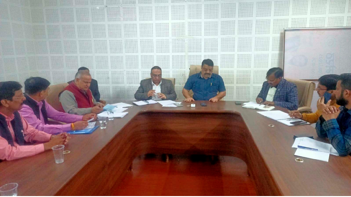 Traders met the Chief Engineer regarding electricity problems