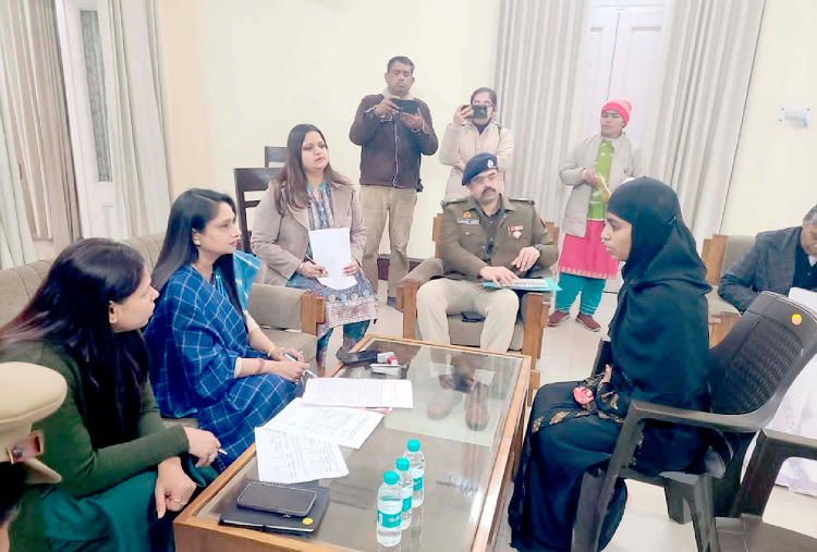 State Women Commission member heard complaints