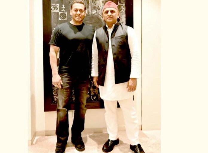 Akhilesh Yadav met Salman Khan in Mumbai अखिलेश यादव ने मुंबई में सलमान खान से की मुलाकात