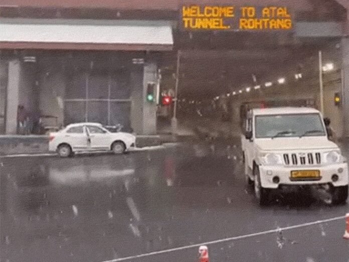 Himachal me barfbaari