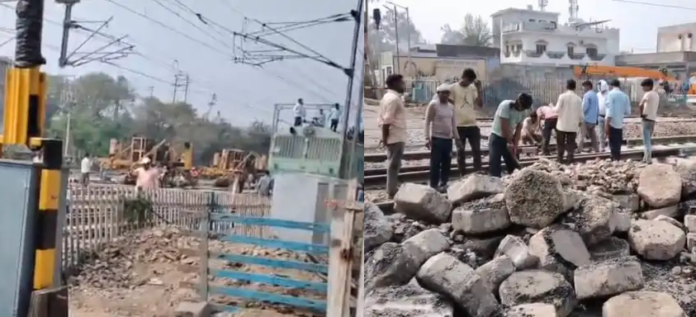 Dhampur Nahtaur railway gate of Bijnor closed till March 12