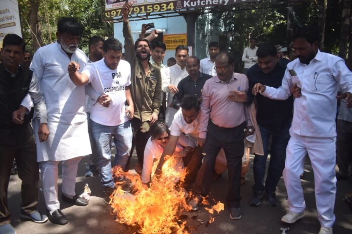 An effigy of Himanta Biswa Sarma was burnt at Meerut Commissionerate Square