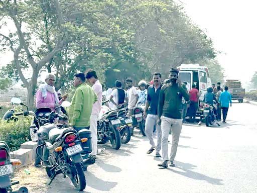 Sant Kabir Nagar Accident: Two bike riders hit by truck, die
