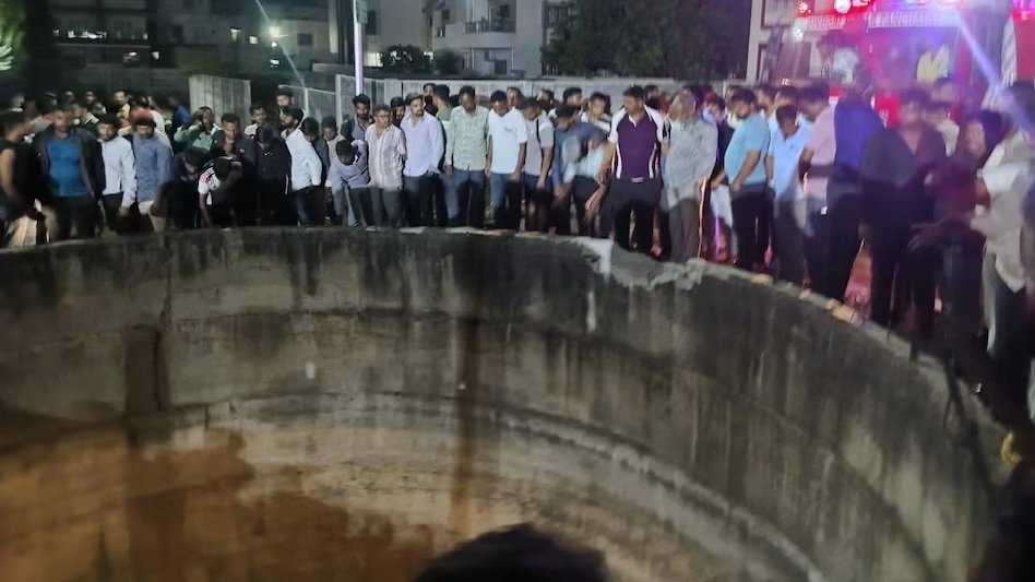 Nine killed as car falls into well in Nashik