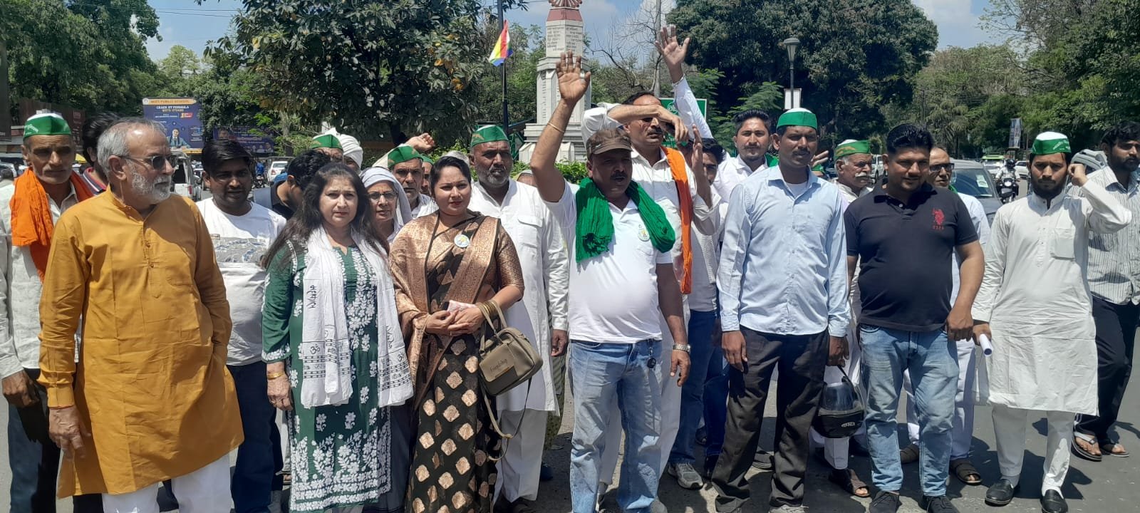 Farmers protest at Meerut Commissionerate Square over extra fees being charged by schools
