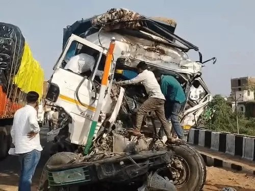 Kanpur Accident: Two brothers killed in collision between two dumpers